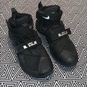 men’s lebron soldier 9